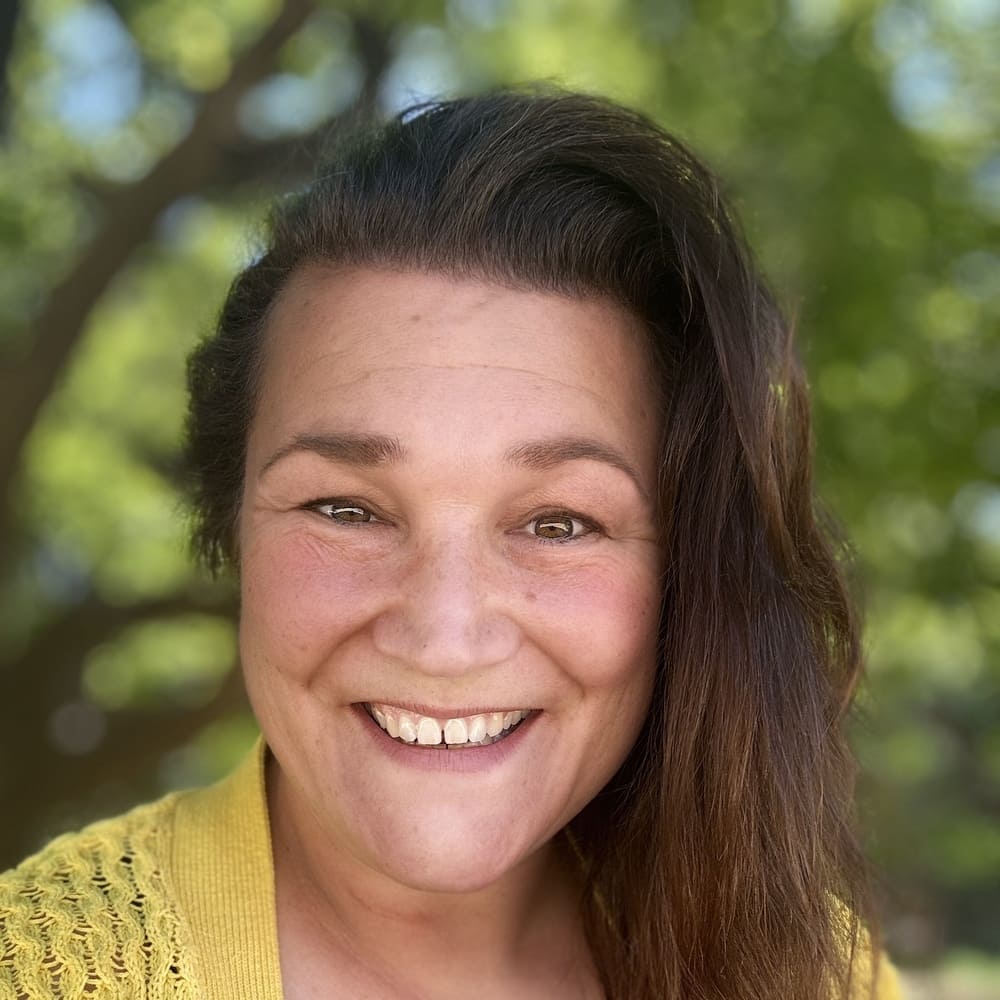 Portretfoto van Carolien Lok. De drijvende kracht achter Typical-C.