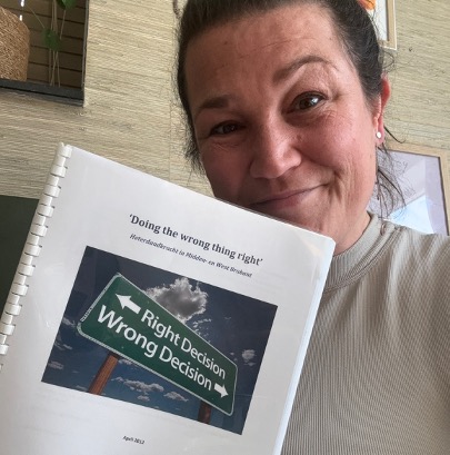 Carolien Lok toont haar scriptie "Doing the wrong thing right"